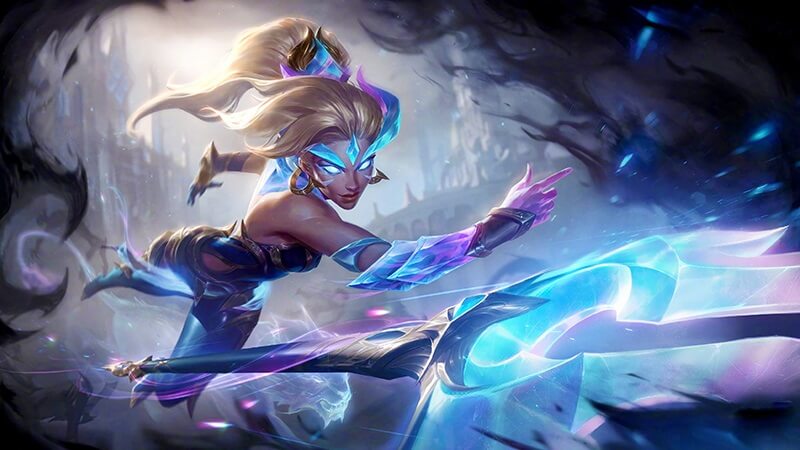 Nidalee lẩn khuất trong những cánh rừng của Summoner’s Rift và hạ sát bất kì kẻ địch nào