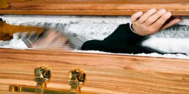 Mơ thấy người chết tự nhiên sống dậy 